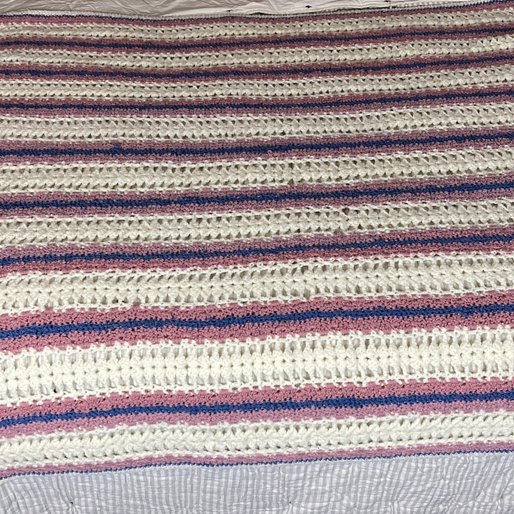 Vintage Crochet Mauve, Cream & Blue Afghan Throw - Picture 3 of 6